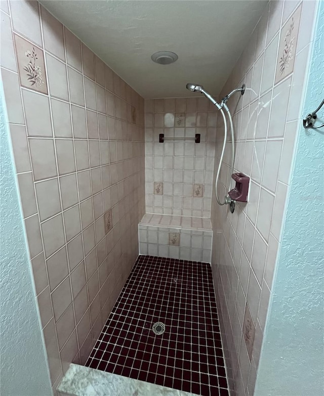 bathroom featuring tiled shower