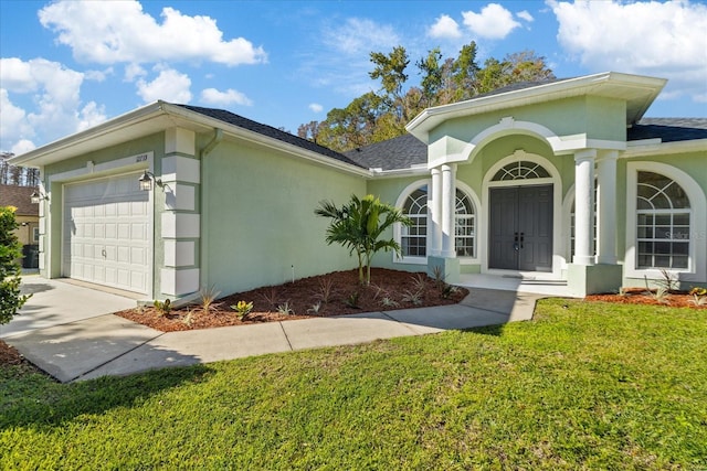 view of front facade featuring a garage and a front lawn