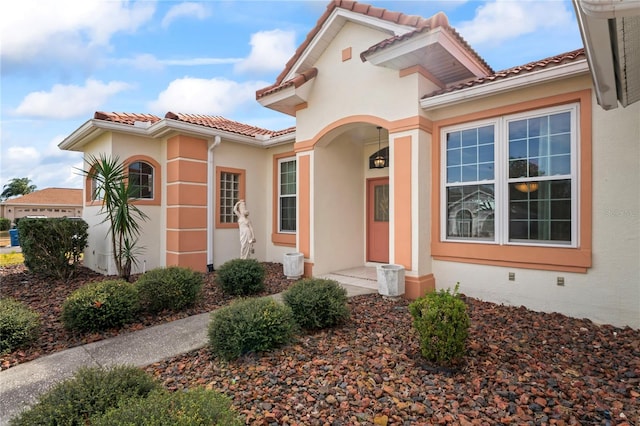 view of mediterranean / spanish-style house