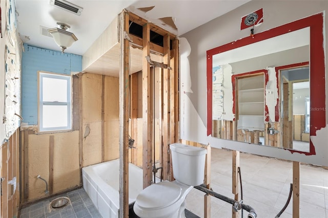 bathroom featuring a bathtub and toilet