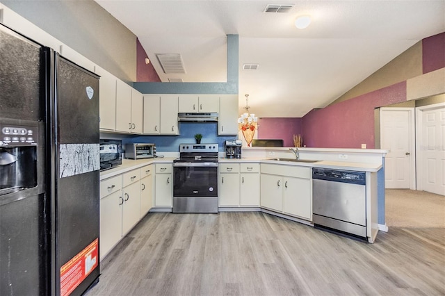 kitchen with kitchen peninsula, light hardwood / wood-style floors, vaulted ceiling, and black appliances