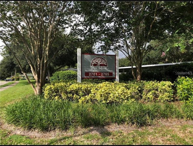 view of community / neighborhood sign