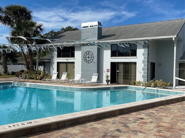 view of swimming pool