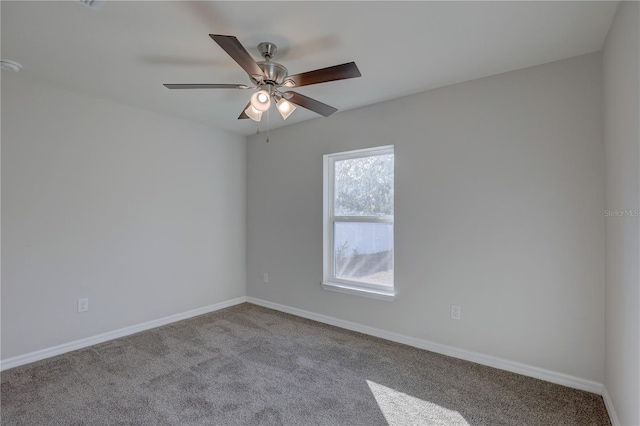 carpeted empty room featuring ceiling fan