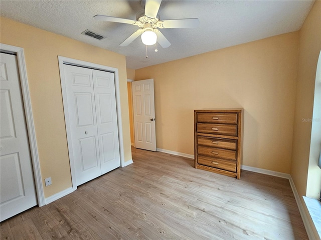 9163 Lingrove Rd, Weeki Wachee, FL 34613 - unfurnished bedroom featuring light wood-type flooring, a closet, and ceiling fan