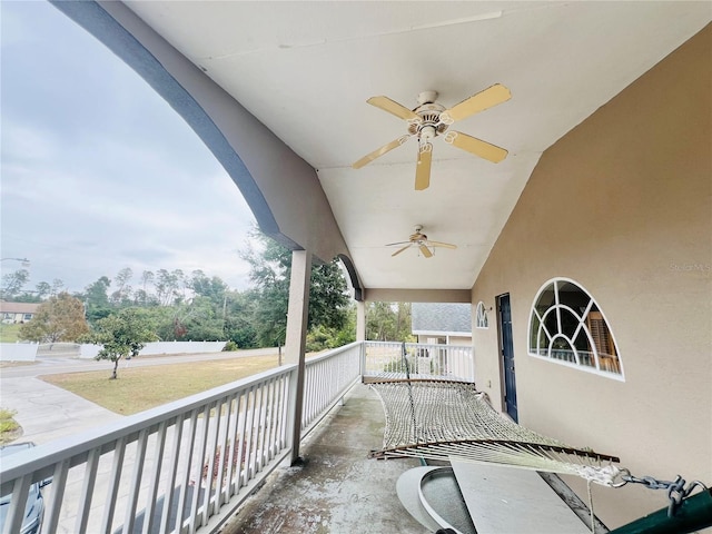 view of patio featuring covered porch and ceiling fan