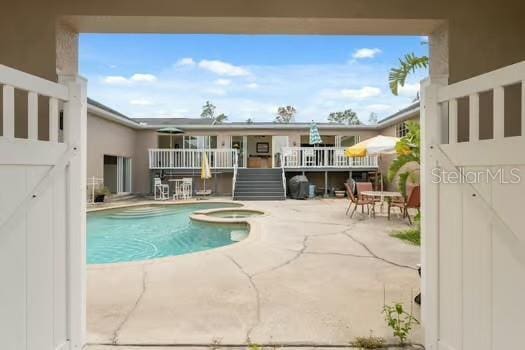 7941 Sycamore Dr, New Port Richey, FL 34654 - swimming pool with a patio area and an in-ground hot tub
