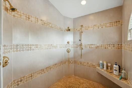 7941 Sycamore Dr, New Port Richey, FL 34654 - full bathroom featuring tiled shower and recessed lighting