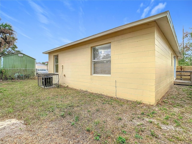 view of side of property featuring a yard