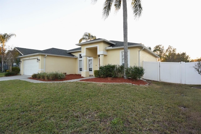 view of front facade featuring a front yard and a garage