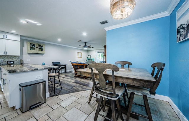 dining room featuring light hardwood / wood-style floors, ceiling fan, and ornamental molding