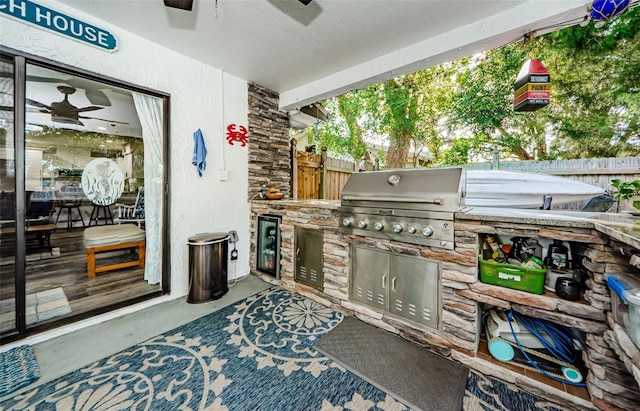 view of patio featuring an outdoor kitchen and grilling area