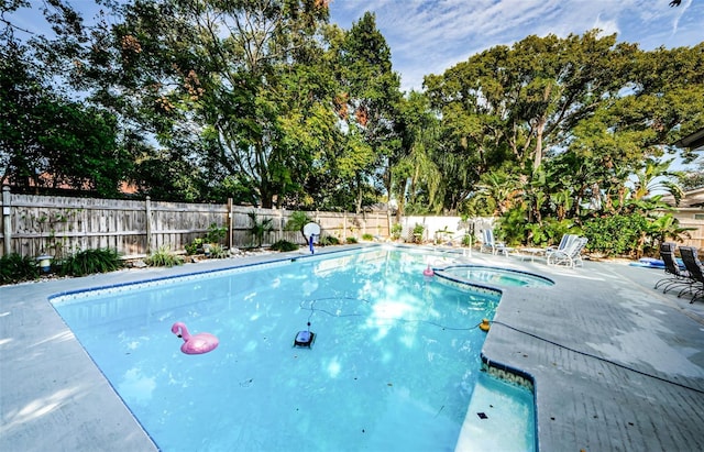 view of pool featuring an in ground hot tub