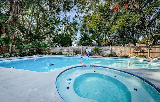 view of pool featuring an in ground hot tub