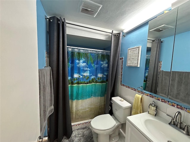 bathroom featuring vanity, a shower with shower curtain, a textured ceiling, and toilet