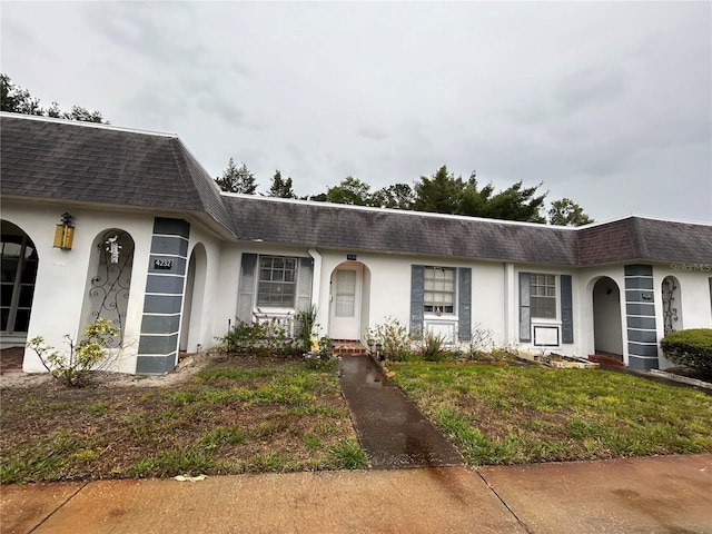 ranch-style house with a front yard