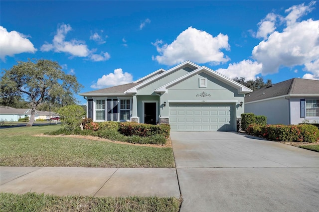 view of front of property featuring a front yard and a garage