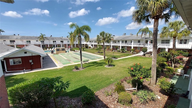 view of property's community featuring a yard