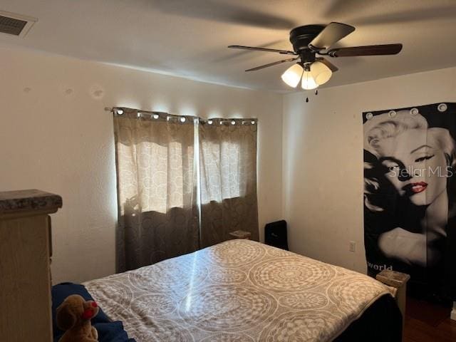 bedroom with ceiling fan