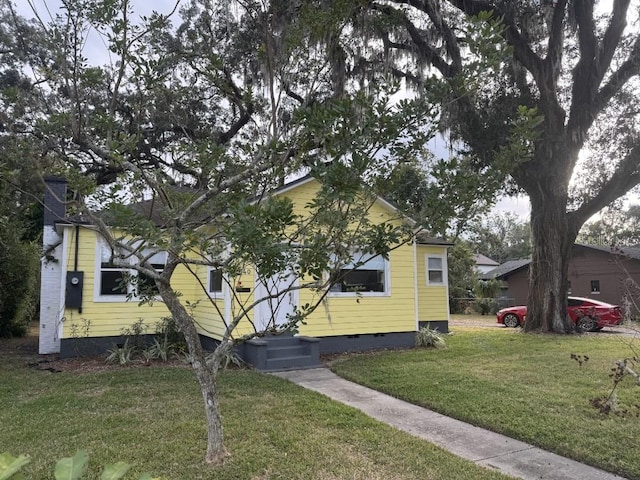 bungalow-style home featuring a front yard