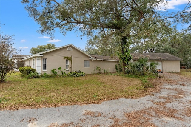 exterior space featuring a front yard