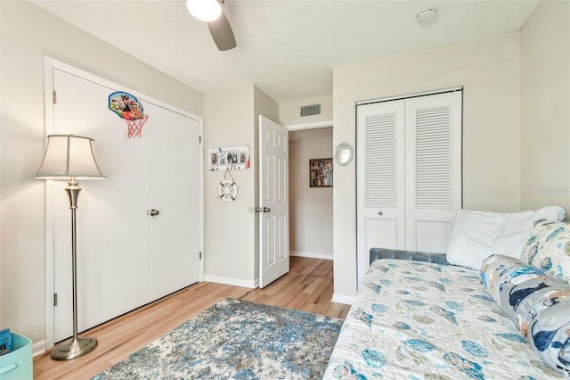 bedroom with a closet, light hardwood / wood-style flooring, and ceiling fan