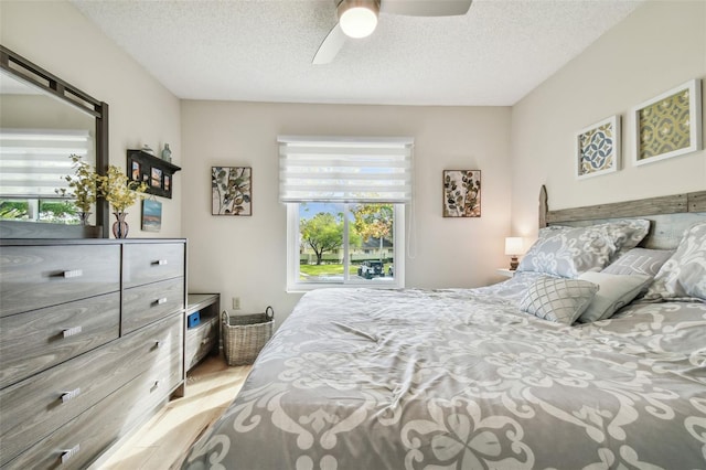 bedroom featuring ceiling fan and a textured ceiling