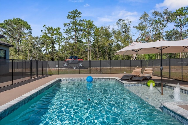 view of swimming pool