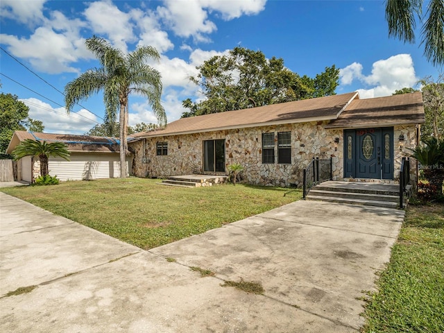 single story home with a front lawn