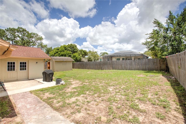 view of yard featuring a patio