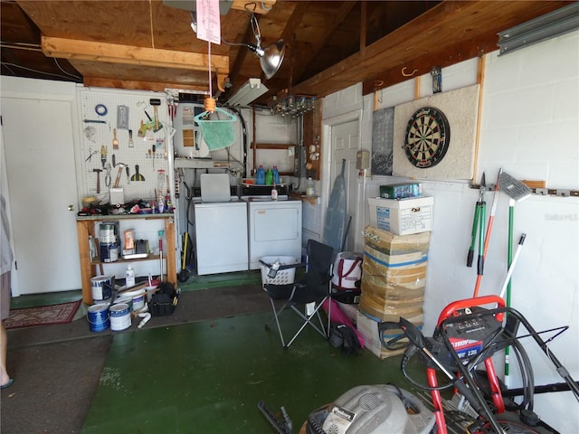 garage featuring a workshop area and washing machine and dryer