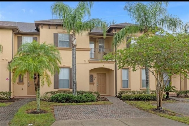 view of front of home featuring a balcony