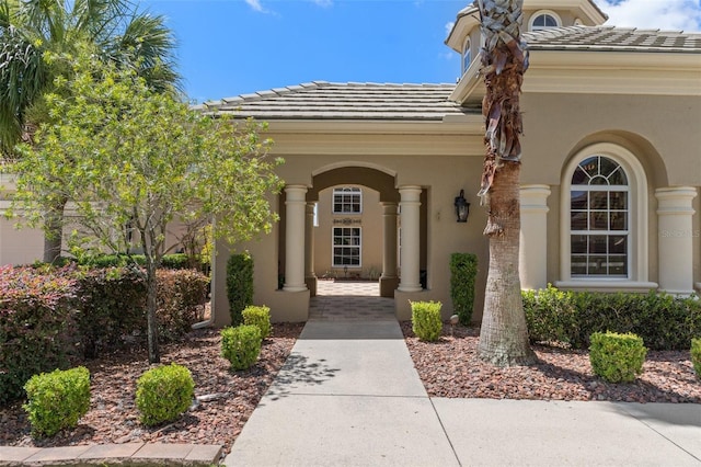 property entrance featuring covered porch