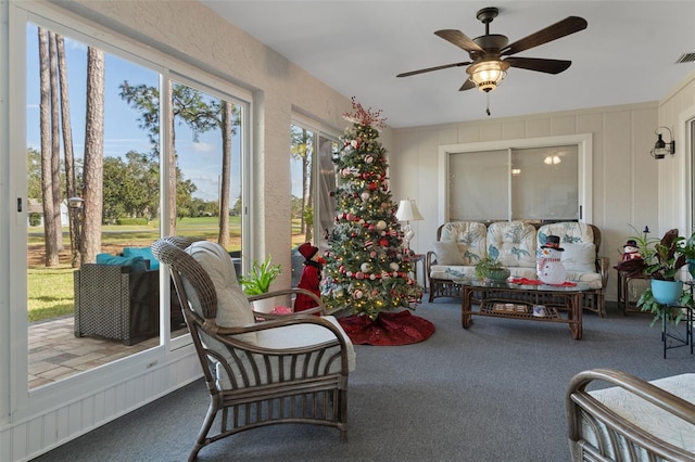 sunroom with ceiling fan