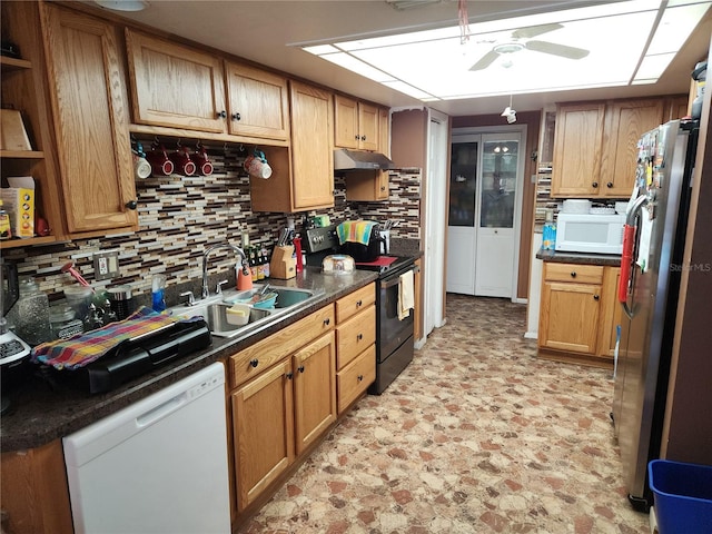 kitchen featuring backsplash, ceiling fan, sink, and white appliances