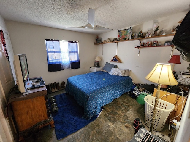 bedroom featuring ceiling fan and a textured ceiling