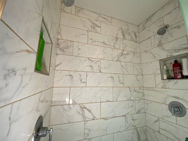 details featuring tiled shower