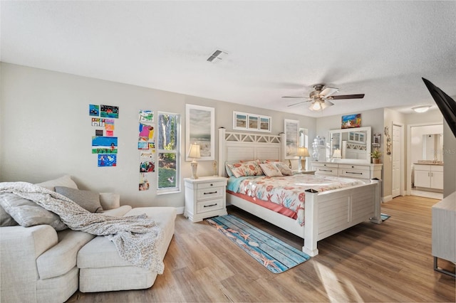 bedroom featuring a textured ceiling, light hardwood / wood-style flooring, and ceiling fan