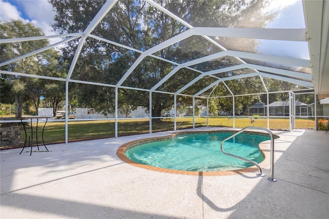 view of pool featuring a lanai, a patio area, and a yard