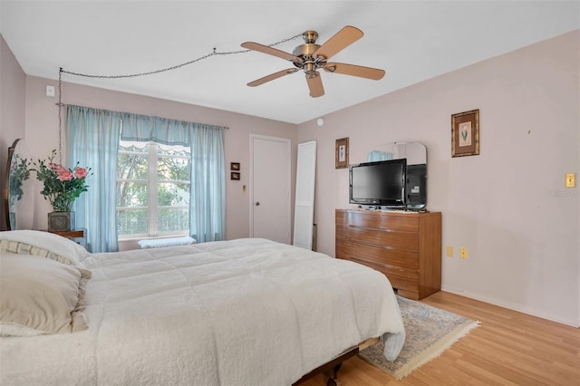 bedroom featuring light hardwood / wood-style floors and ceiling fan