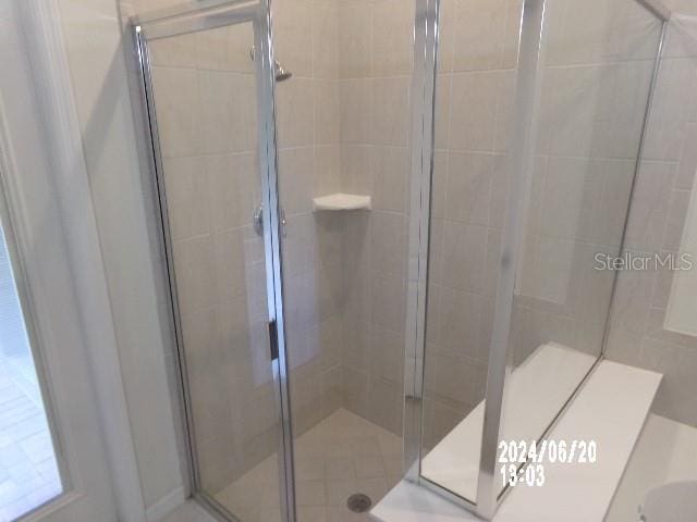 5537 Misty Oak Cir, Davenport, FL 33837 - bathroom featuring a shower stall and vanity