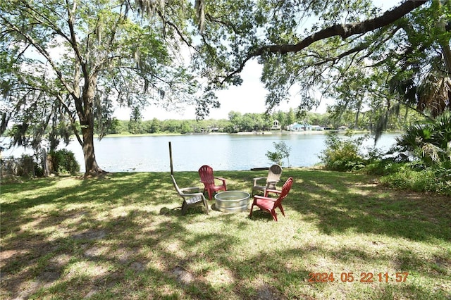 view of yard with a water view