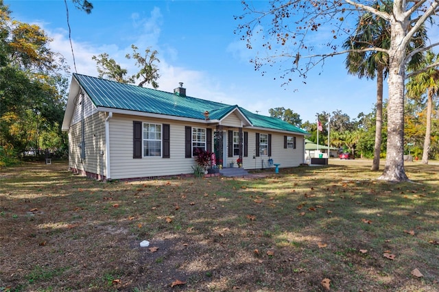 view of front of house with a front yard