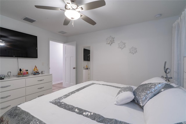 bedroom with ceiling fan