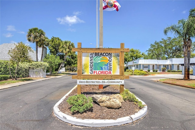 view of community / neighborhood sign