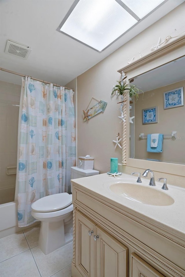 full bathroom featuring tile patterned floors, vanity, shower / bath combo, and toilet