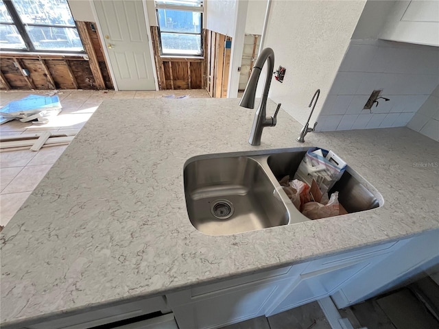 room details with decorative backsplash and sink