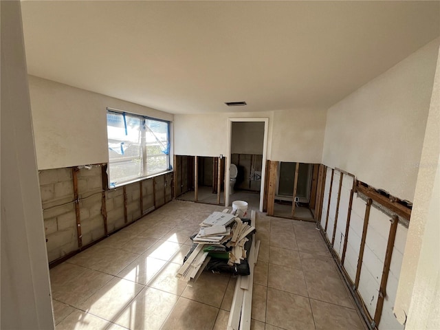 unfurnished room with light tile patterned floors