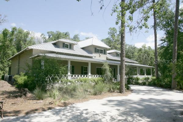 view of front of house with a porch