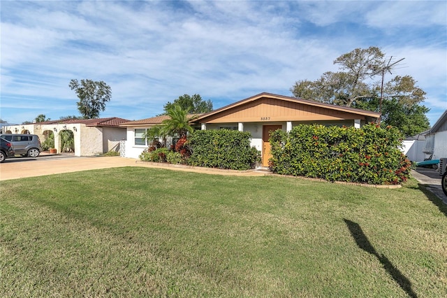 view of front of property with a front lawn